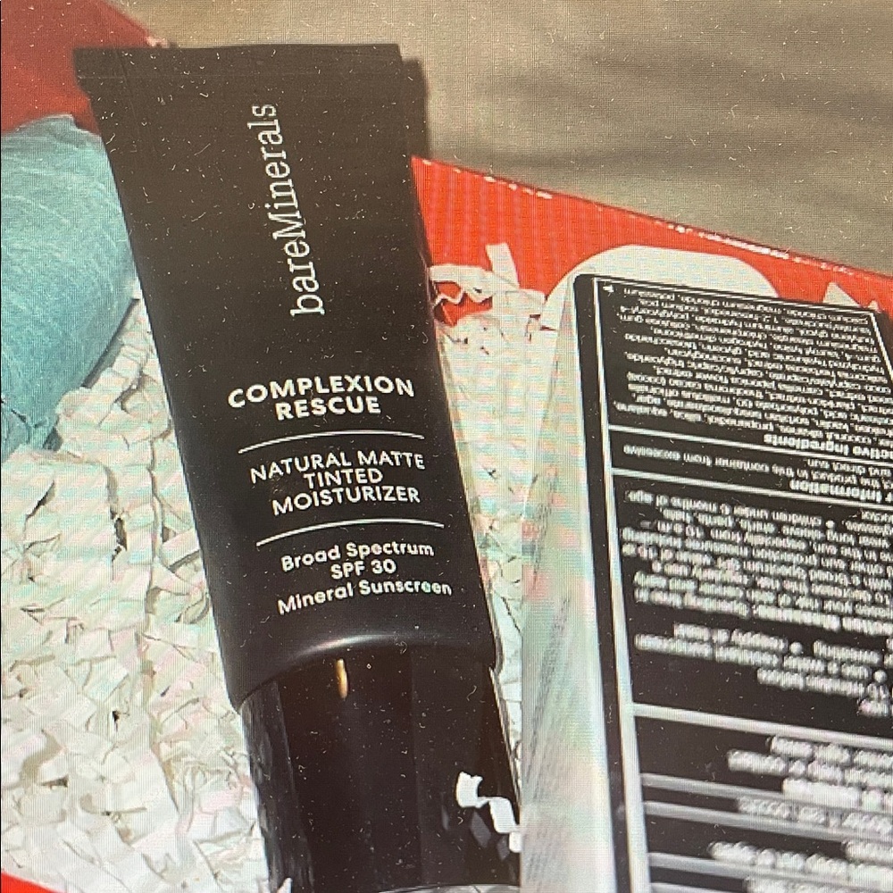 bareMinerals Complexion Rescue Natural Matte Tinted Moisturizer - Black Tube